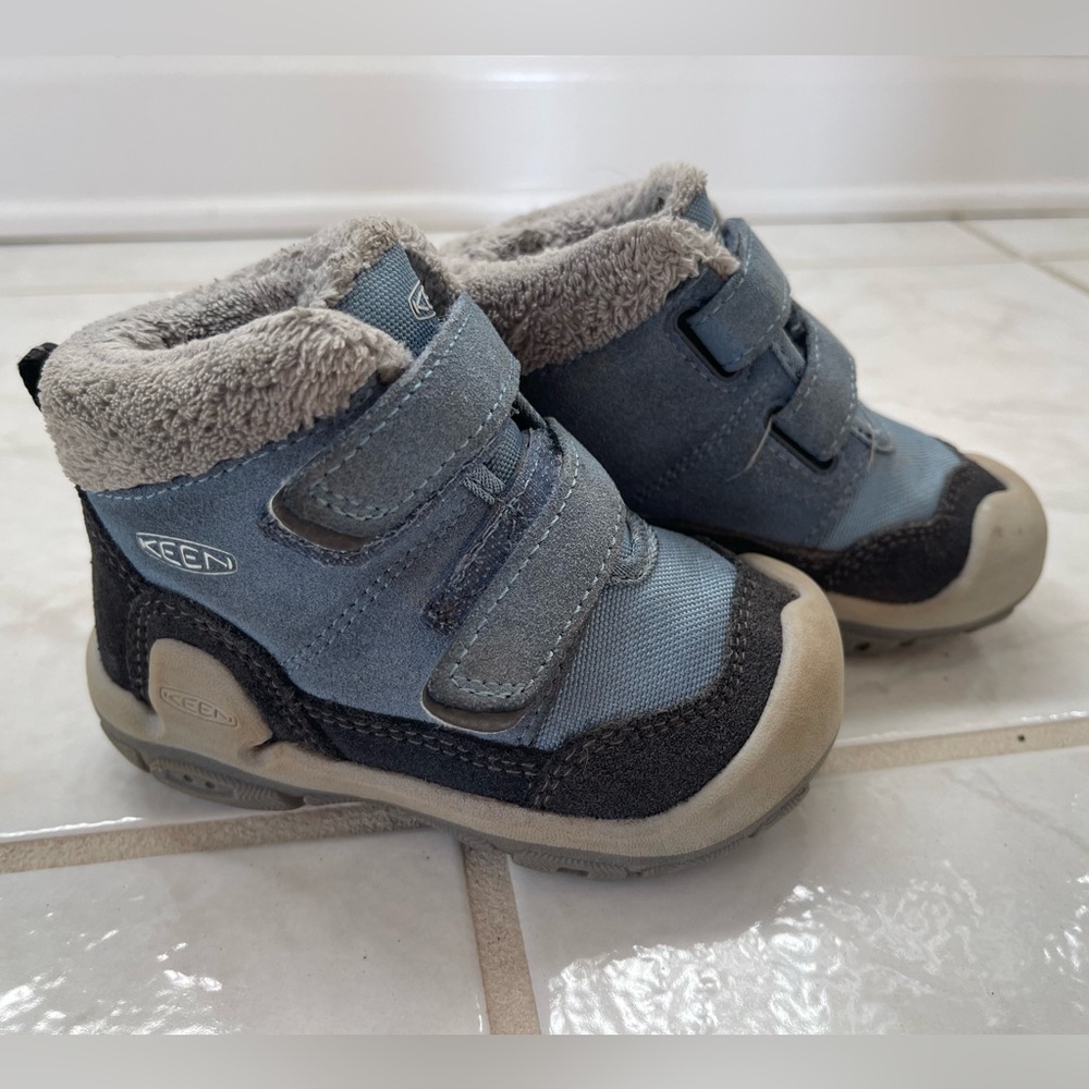 KEEN Toddlers’ Knotch Double Strap Chukka Snow Boot (size 5)